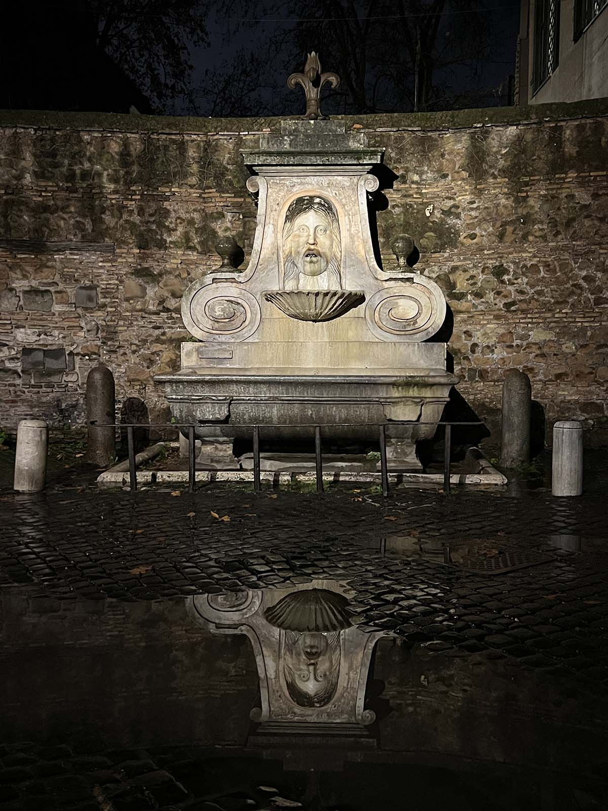 Roma centro storico via giulia zona Palazzo Farnese